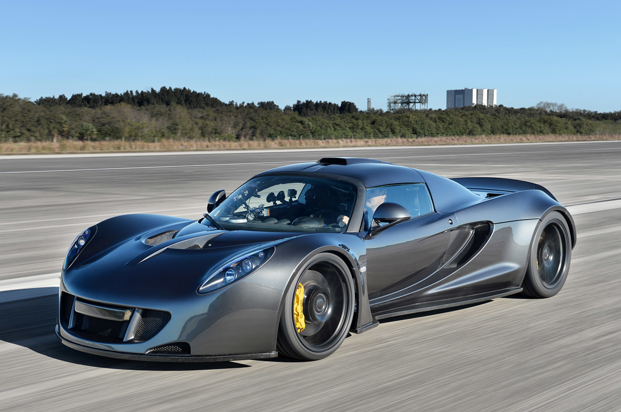 Сама 3. Hennessey Venom gt 2020. Хеннесси Веном gt Спайдер. Hennessey Venom gt. Хеннесси Веном 2020.