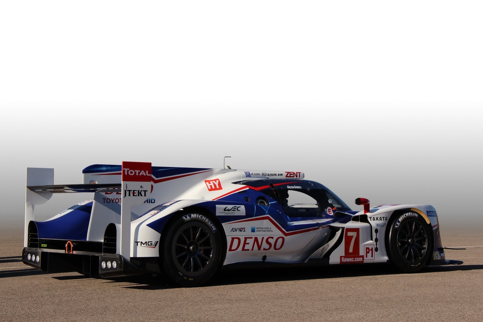 Toyota ts040 hybrid